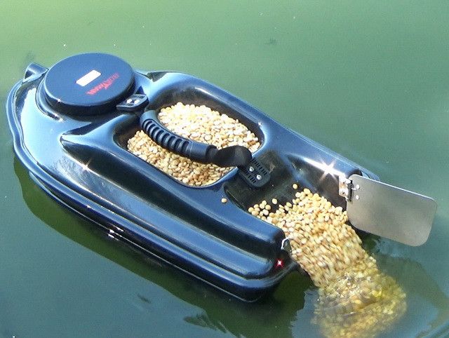 Прикормочный карповый кораблик Boatman Actor PRO (GPS+Sonar) автопилот GPS навигация, память 16 точек, фирменый цветной эхолот Boatman SN2.2 с креплением на пульт  Actor PRO фото